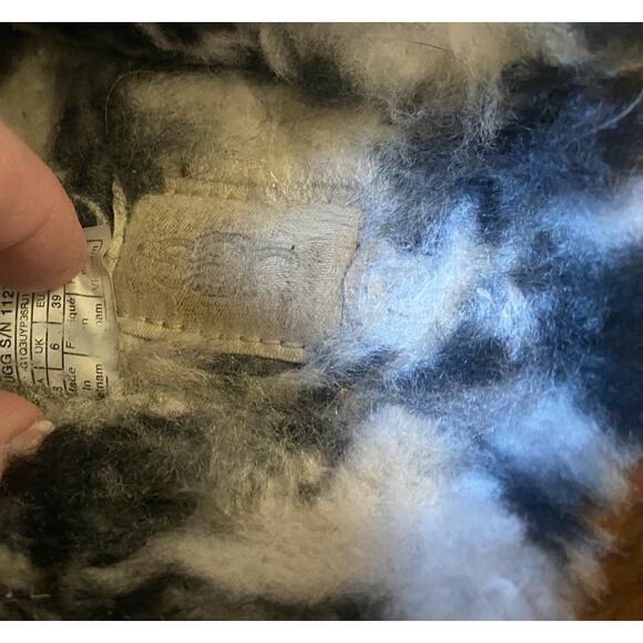 UGG CLUGGETTE LEOPARD SUEDE SHEEPSKIN SLIPPERS Women’s 8 Gray - Picture 9 of 10